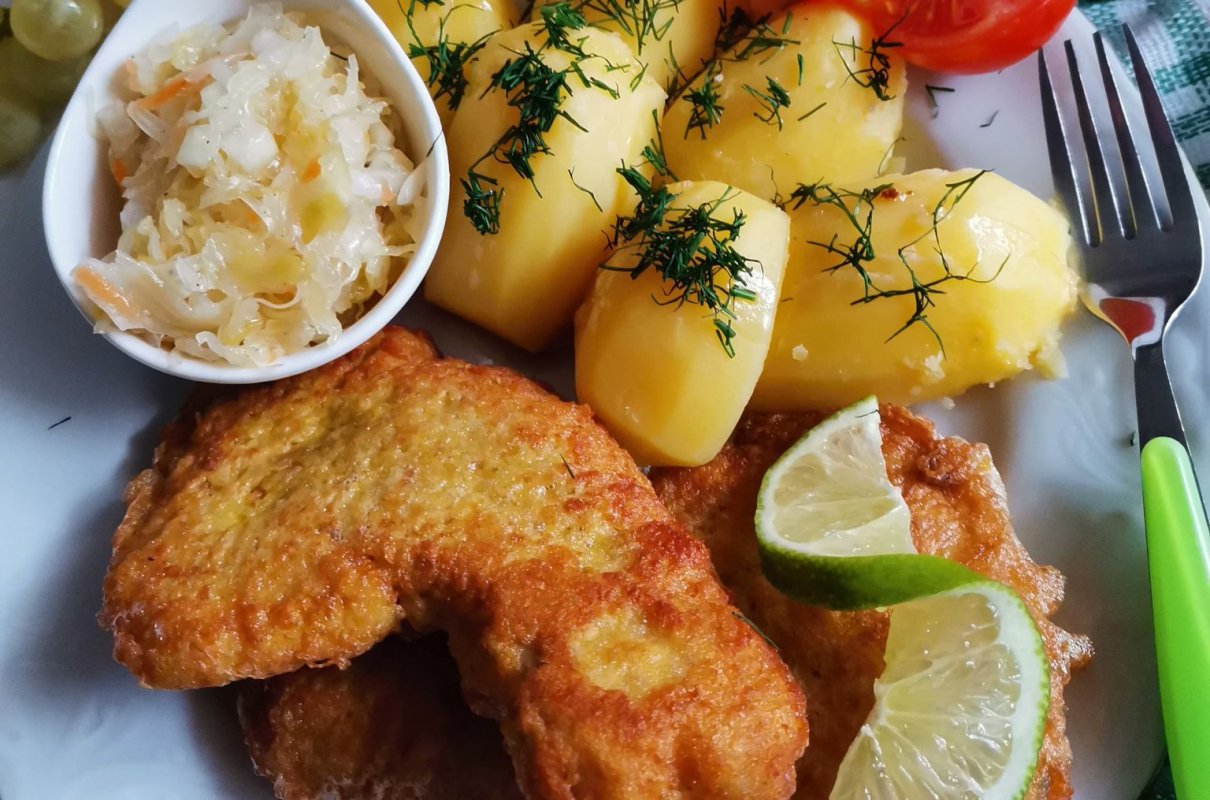 Tilapia w jajku i bułce