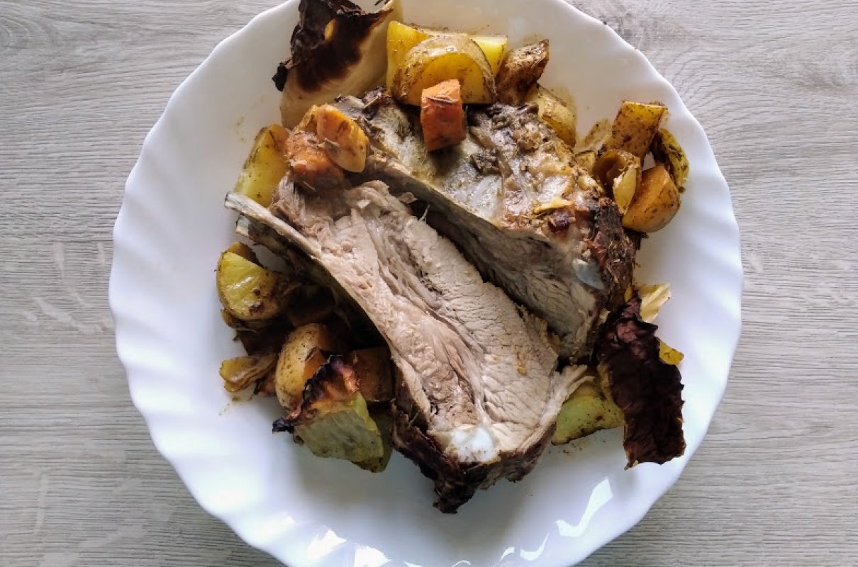 Żeberka pieczone z warzywami