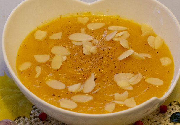 Zupa dyniowa przygotowana z musu dyniowego