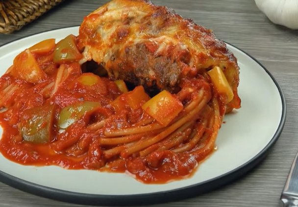 Spaghetti w mięsie mielonym