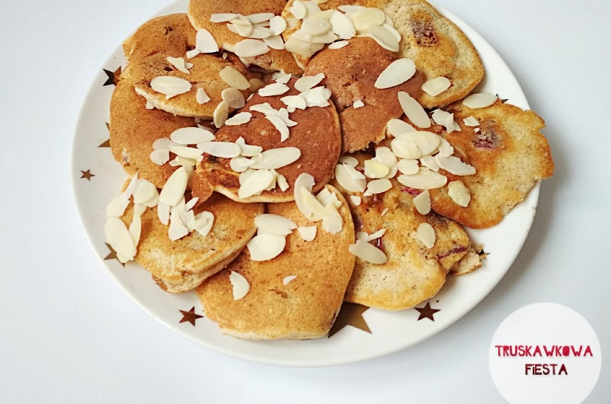 Placuszki ze skyrem naturalnym i śliwkami