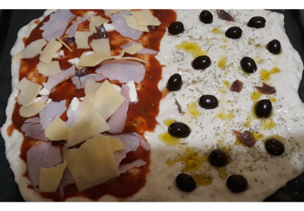 Pizza o średnicy 28-30 cm z szynką, serem i oliwkami-SUPER PRZEPIS!
