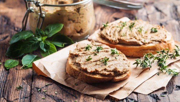 Pasty do pieczywa na 10 sposobów