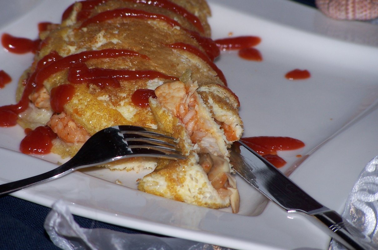 Omlet z kurczakiem i pieczarkami