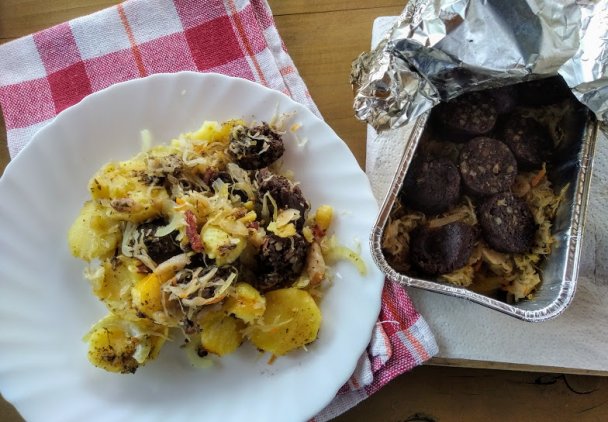 Zapiekanka z kaszanką i ziemniakami z grilla