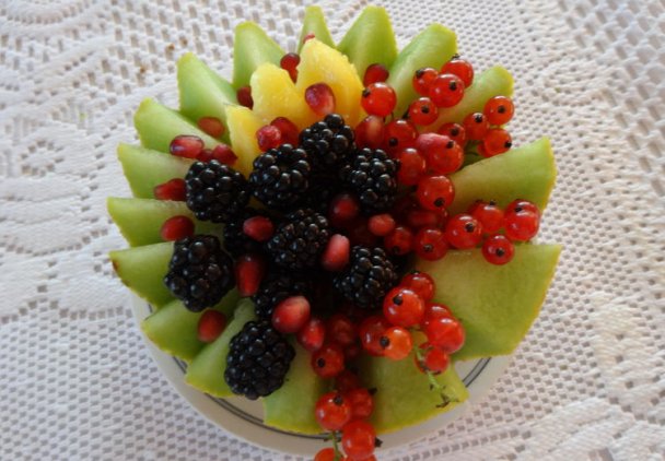 Owocowy deser w melonie: