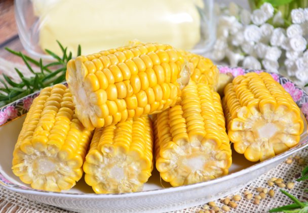 Kukurydza z masłem czosnkowym