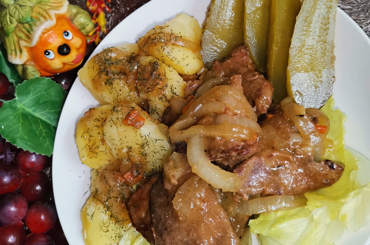Wątróbka wieprzowa z cebulką w sosie