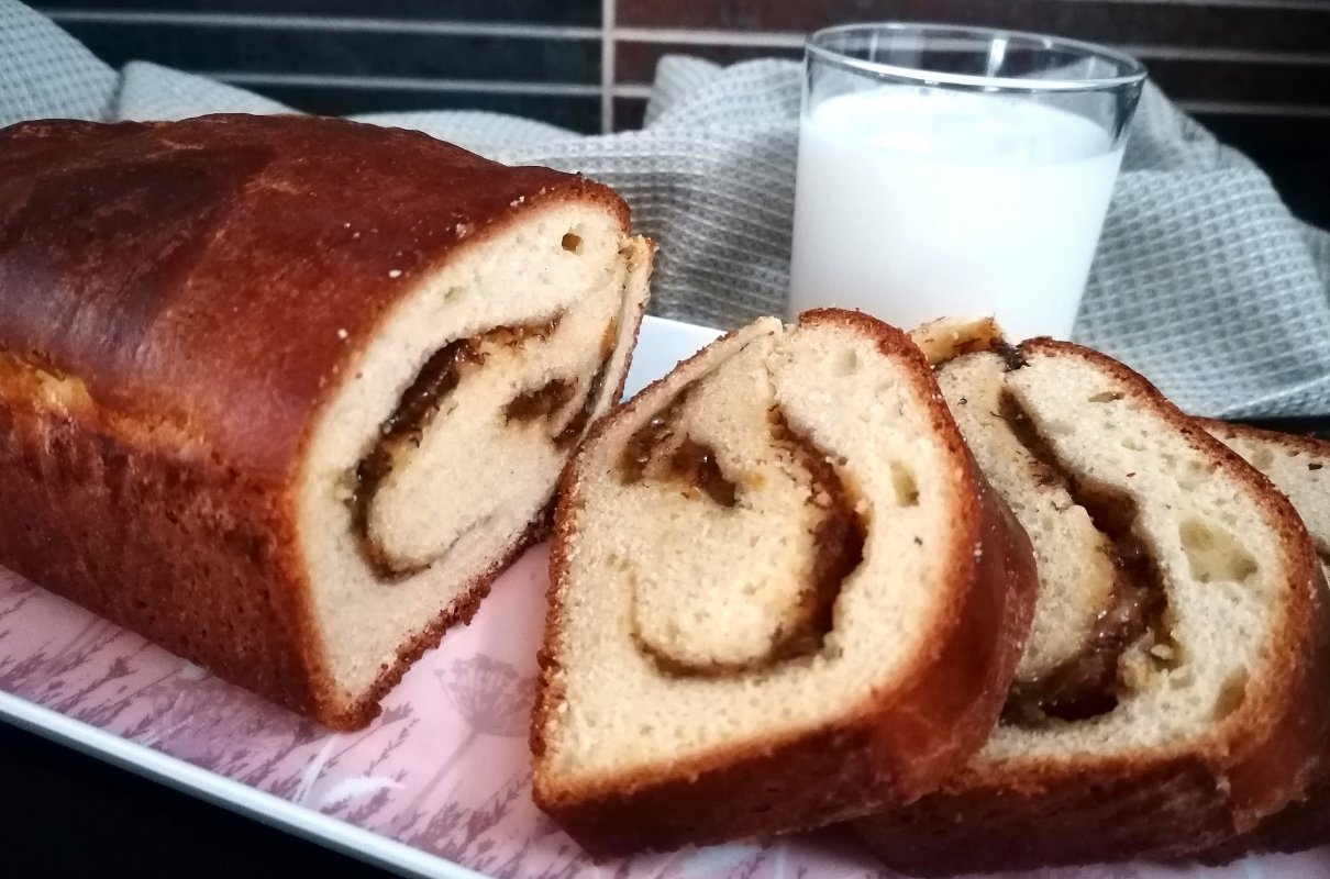 drożdżowa bułka z bananowym karmelem
