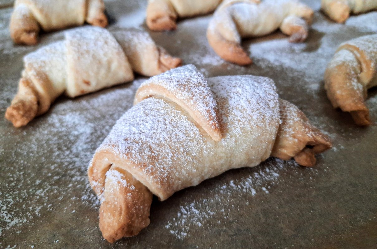 Kruche rogaliki z powidłami - przepis mojej babci