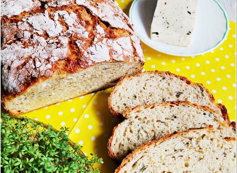  Chleb z serem, forsycją i natką pietruszki 
