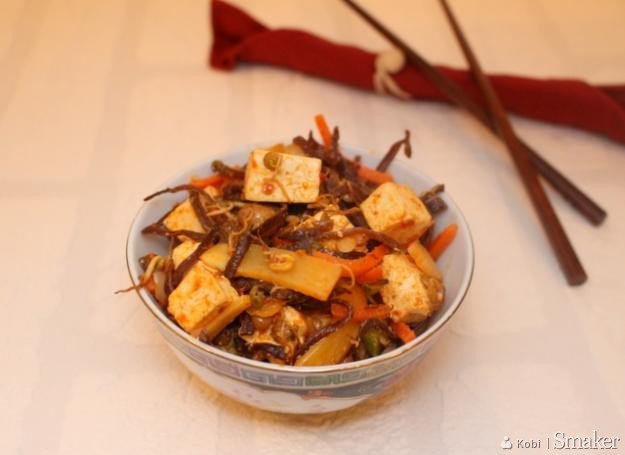 Pikantne tofu z warzywami
