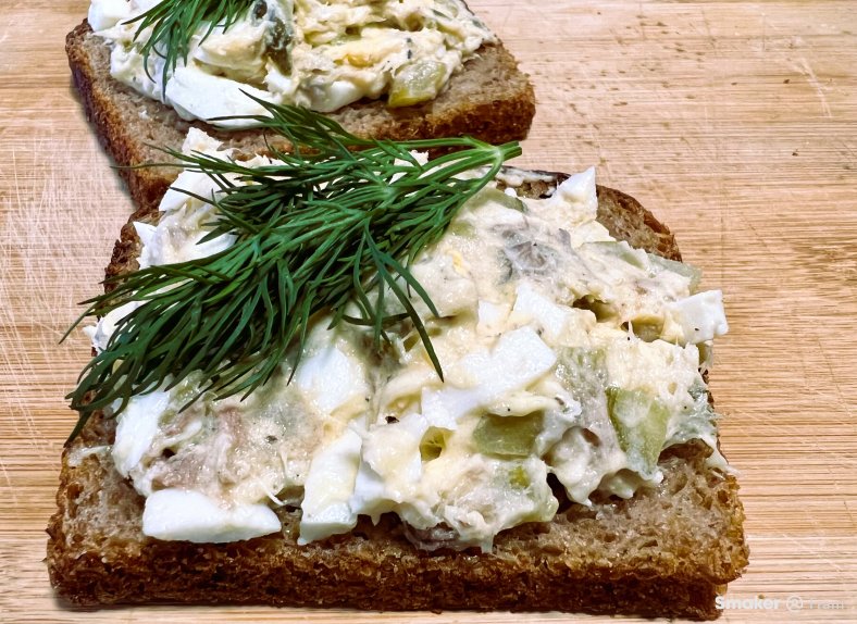 Kanapkowa pasta jajeczna z makrelą