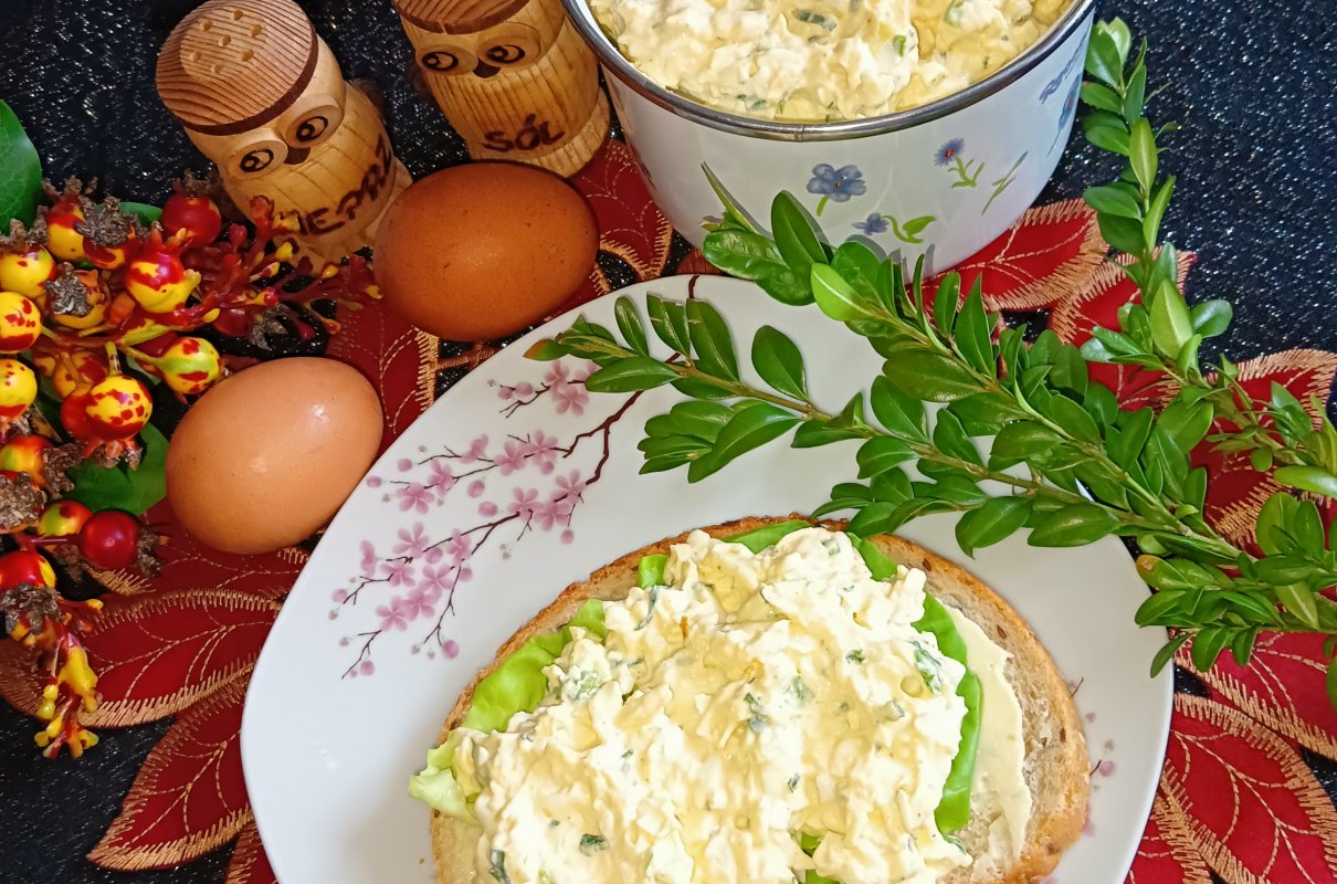 Pasta jajeczna ze szczypiorem i natką pietruszki