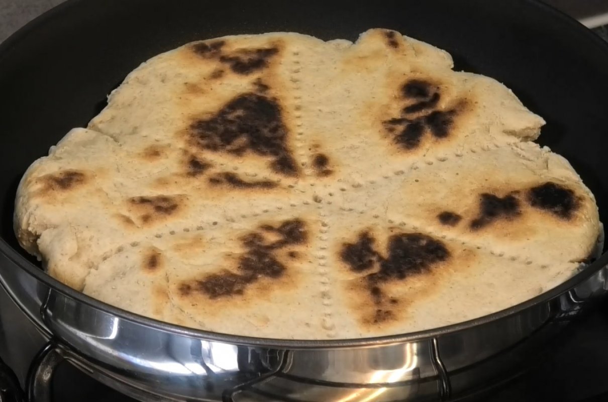 Owsiany chlebek z patelni - bannock