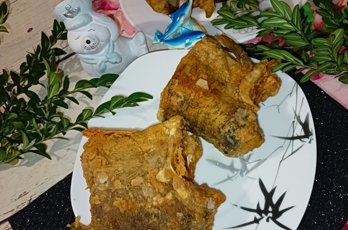Ryba szczupak smażony w głębokim oleju