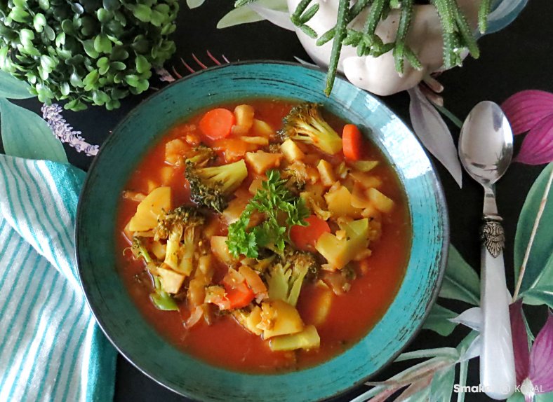  Jednogarnkowa gęsta zupa warzywna, azjatyckie smaki 