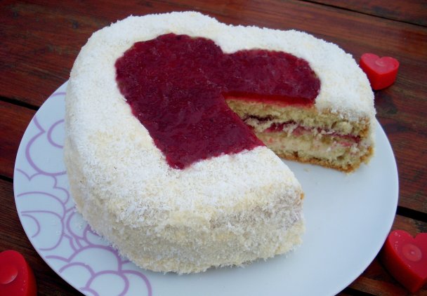 Tort walentynkowy w kształcie serca
