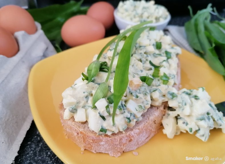 pasta jajeczna z czosnkiem niedźwiedzim