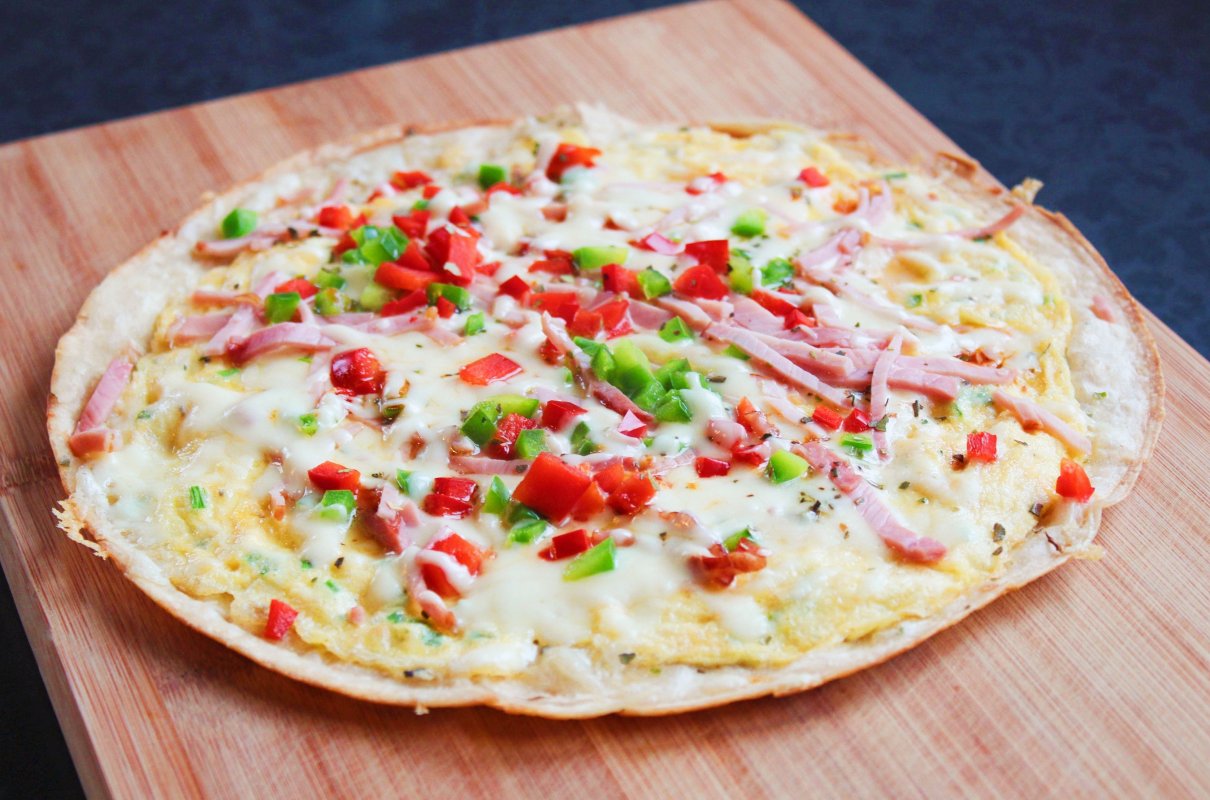 Pizza z patelni, tortilla ala pizza, szybka przekąska