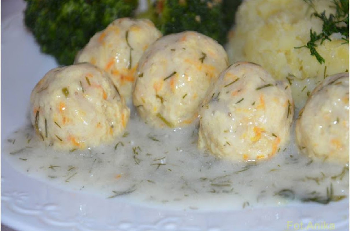 Pulpeciki drobiowe w sosie koperkowym