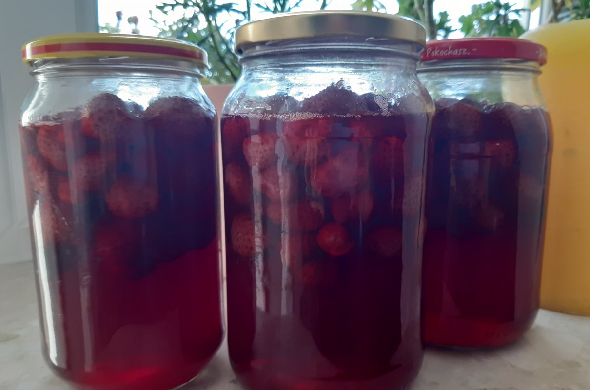 Kompot z truskawek z miętą na zimę