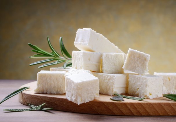 Jedz ten ser i zrzuć oponkę z brzucha. Te sery są najzdrowsze!