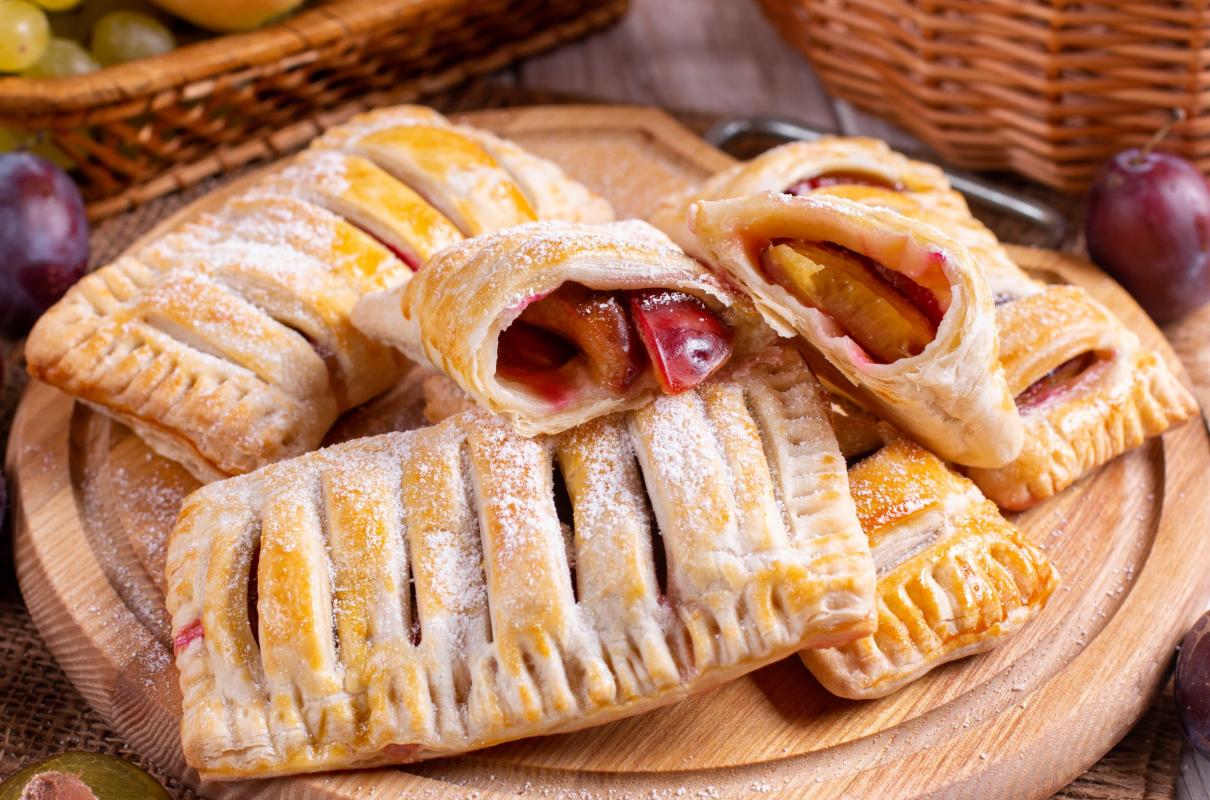 Ciasto francuskie ze śliwkami