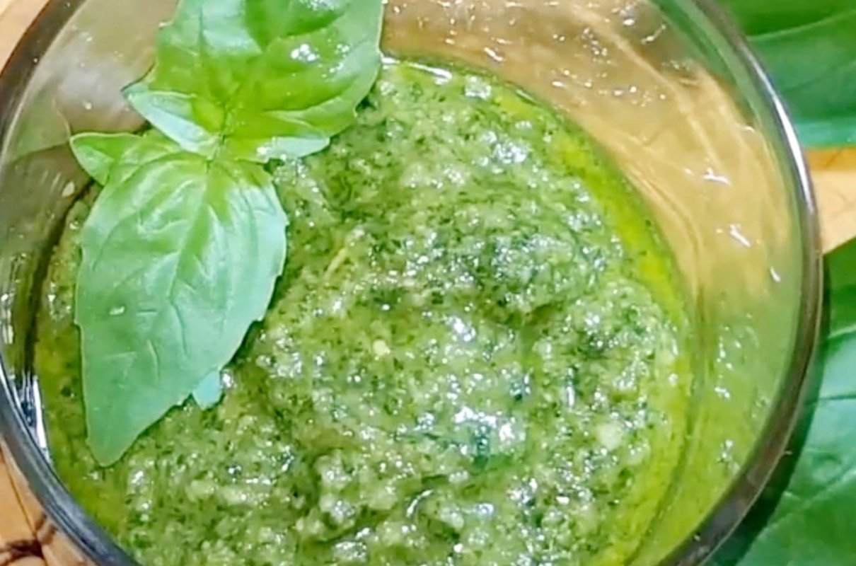 Pesto z bazylii.