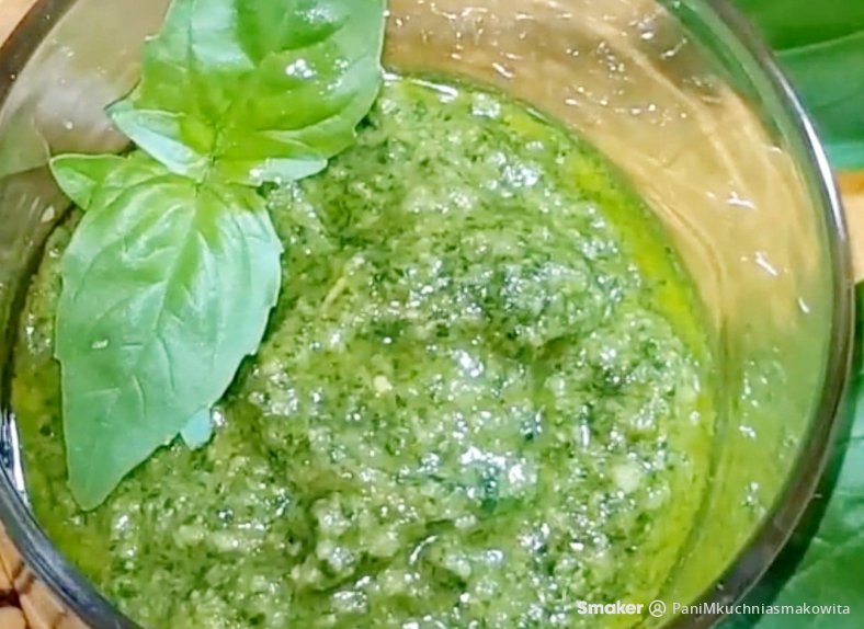 Pesto z bazylii.