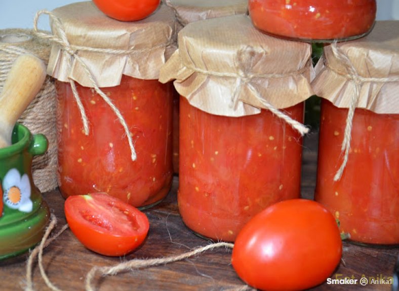  Krojone pomidory w słoikach 
