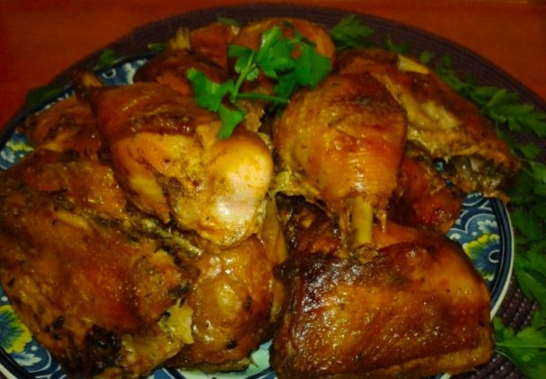 Udka kurczaka z marynaty pieczone w piekarnika