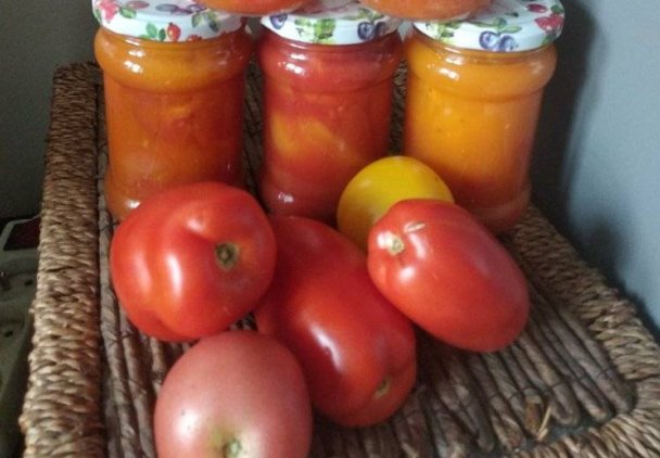 Pomidory w sosie pomidorowym (pomidory w przecierze)