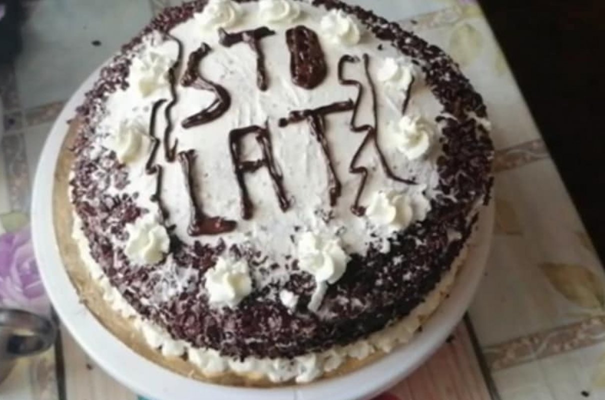 Kakaowy tort urodzinowy