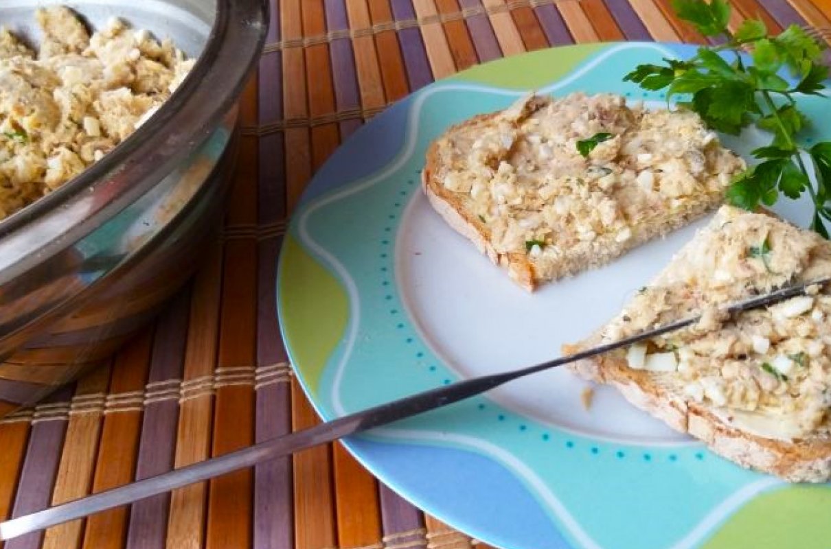 Pasta na chleb z makreli wędzonej