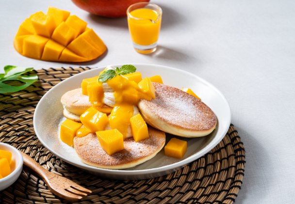 Egzotyczne pancakesy z mango, chilli i kolendrą