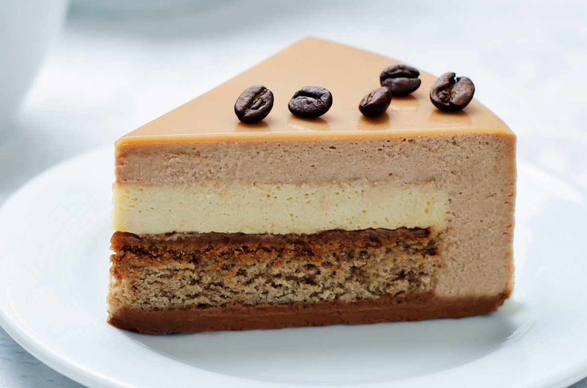 Tort makowy z kremem kawowym