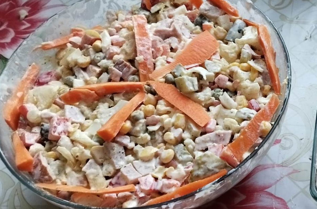 Sałatka warzywna z kalafiorem