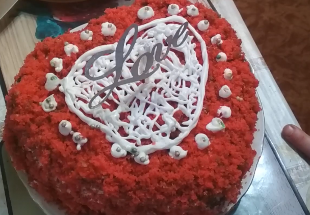 Tort w kształcie serca na Walentynki lub rocznicę