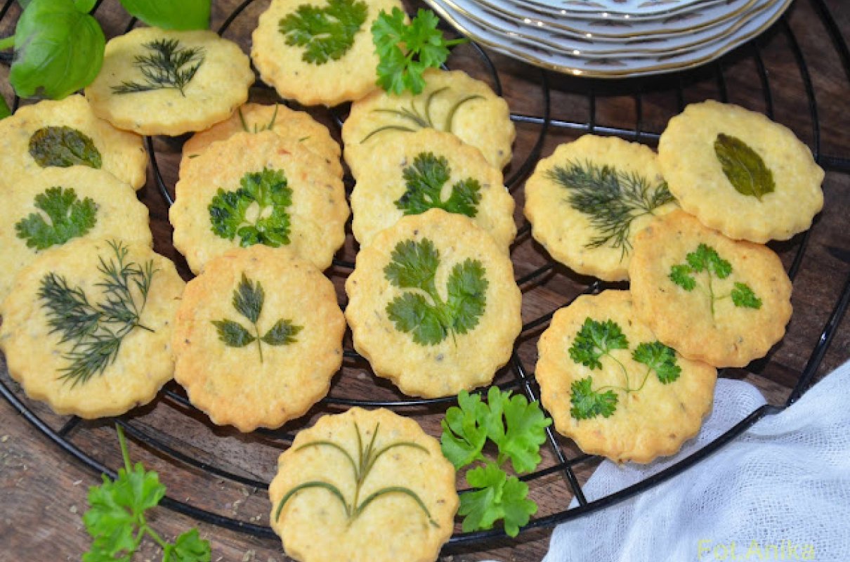 Ziołowe ciasteczka z parmezanem