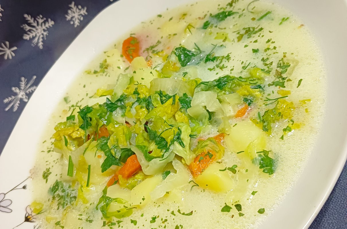 Zupa ziemniaczanka z sałatą rzymską