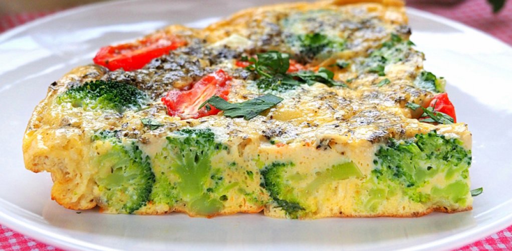Frittata z brokułami i serem feta