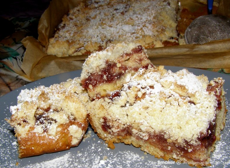 Z borówką leśną pyszne ciasto z suchych drożdży