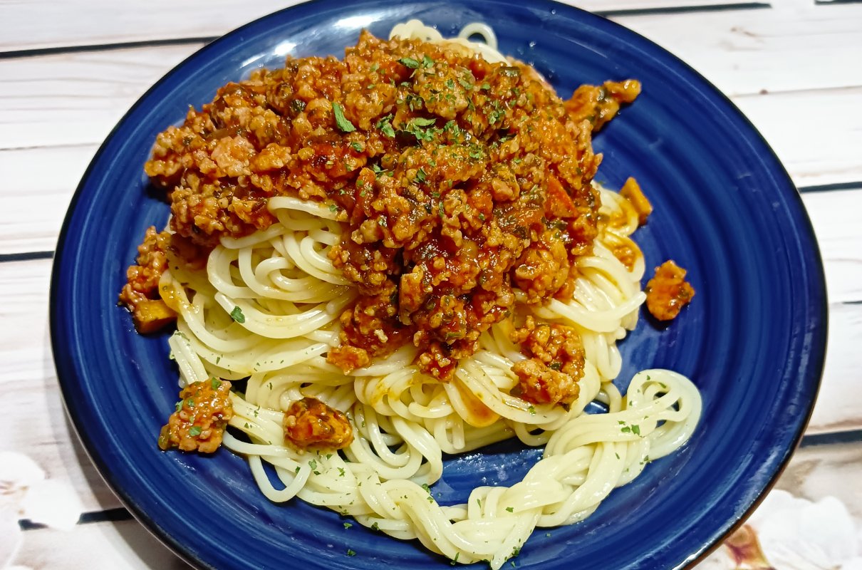 Spaghetti ze swojskim sosem