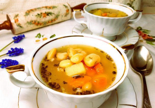 Zupa fasolowa tradycyjna