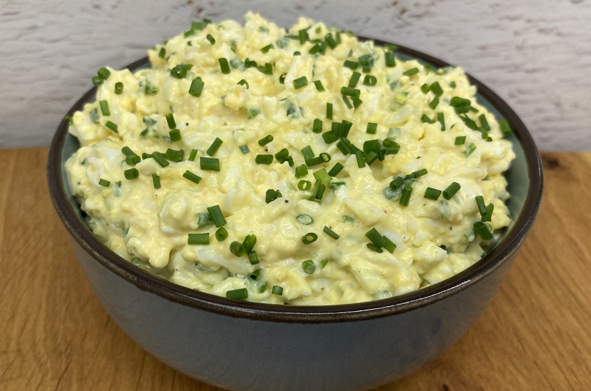 Pasta jajeczna z czosnkiem i szczypiorkiem