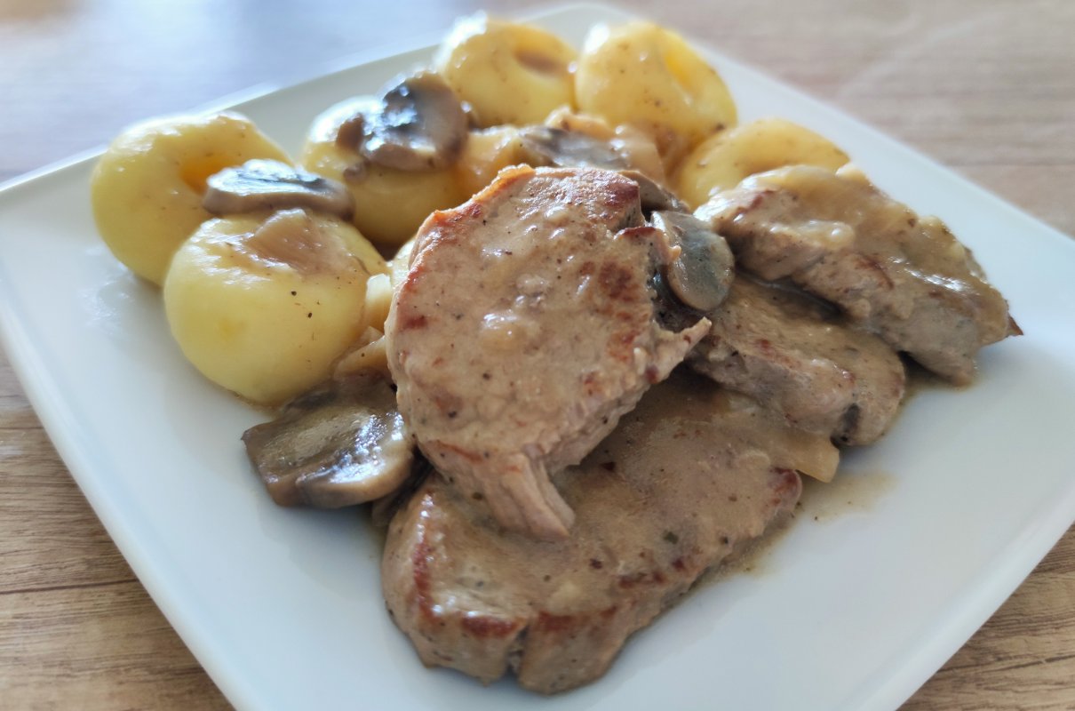 Polędwiczki wieprzowe w sosie pieczarkowym