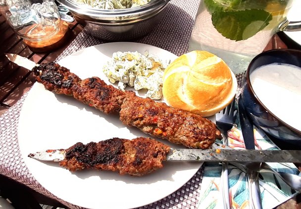 Shish kebab- grill w stylu tureckim