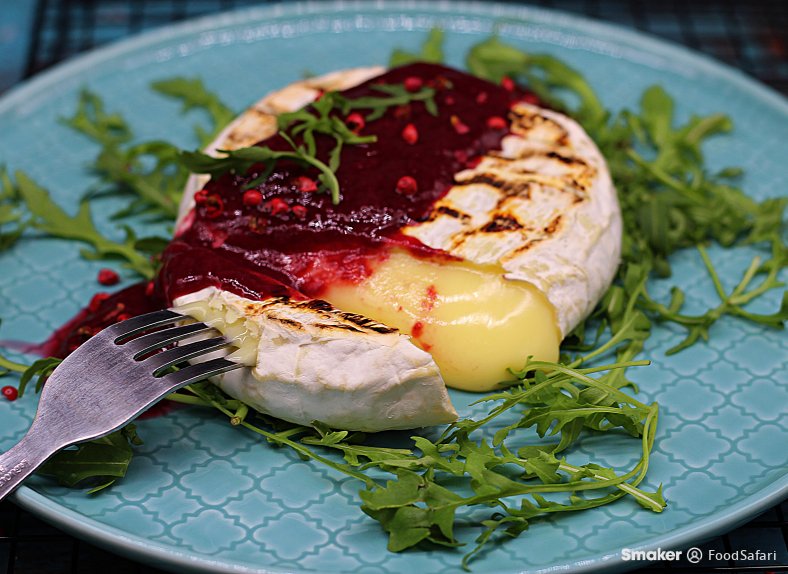  Grillowany camembert z sosem 