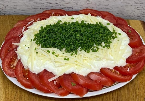 Pomidory pod czosnkową pierzynką z serem  .